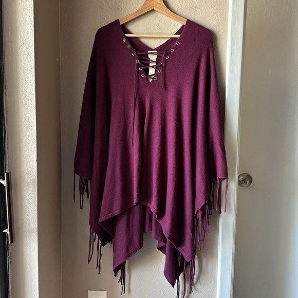 CHICO’S Lace Up Fringe Poncho in Monrovia - Picture 3 of 7